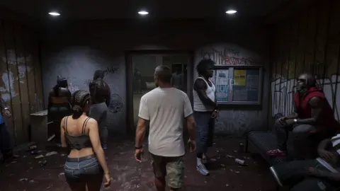 Jason et Lucia arrivent dans le hall d’un immeuble dans GTA 6