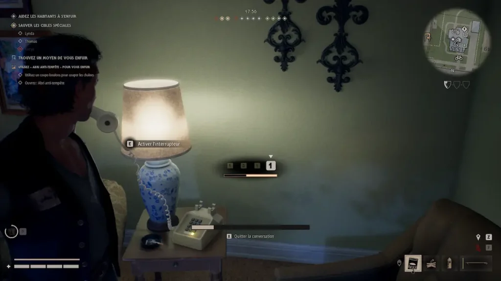 Une survivante appelle la police par téléphone dans Halloween: The Game