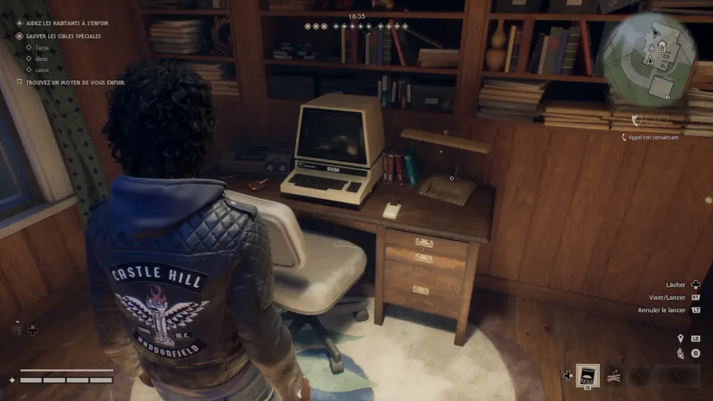Un survivant explore un bureau au décor des années 1970 dans Halloween: The Game
